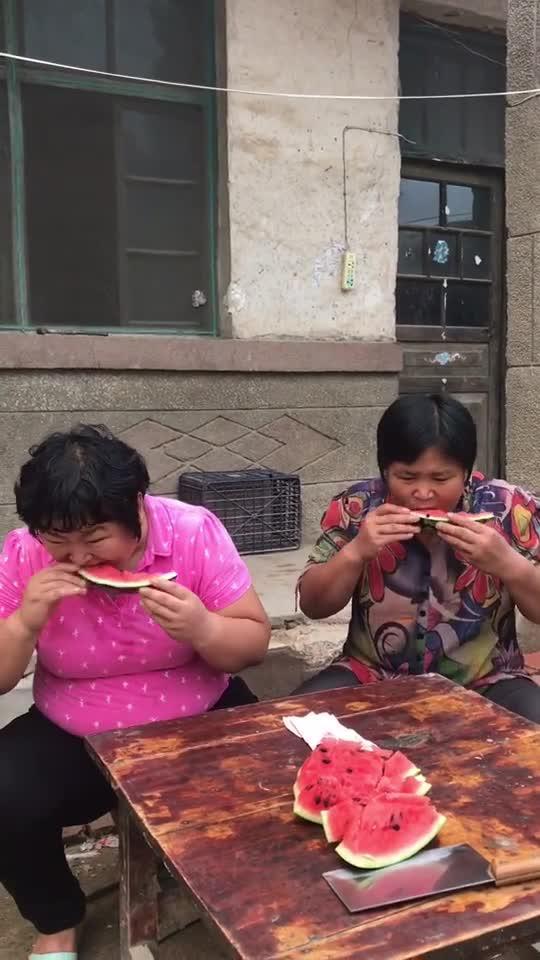 姐妹们吃不吃瓜,吃瓜还是不吃瓜，这成了新话题？